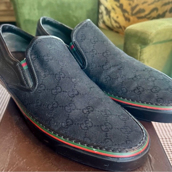 Gucci Dublin Slip On Sneaker in Black GG Canvas with G/R/G detail. Size 10.5 - Picture 4 of 16